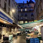 Upscale 80M2 2 Bedroom Apartment Near Champs Elysees